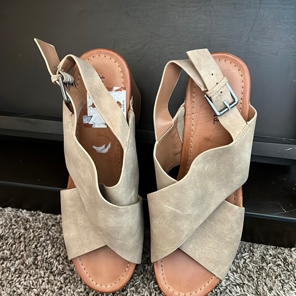 Shoes | Perfect Platforms For Summer Neutral Sand Brown Upper Stud ...